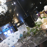 110インチの大型スクリーンで見るムービーは圧巻♪どの席からも映像が見やすい◎