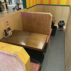 プライベートな雰囲気のあるテーブルのお席がございます♪