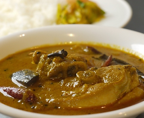 南インド料理のお店。お米が主食なので、ご飯に合うようにさらりとしたカレーが特徴。