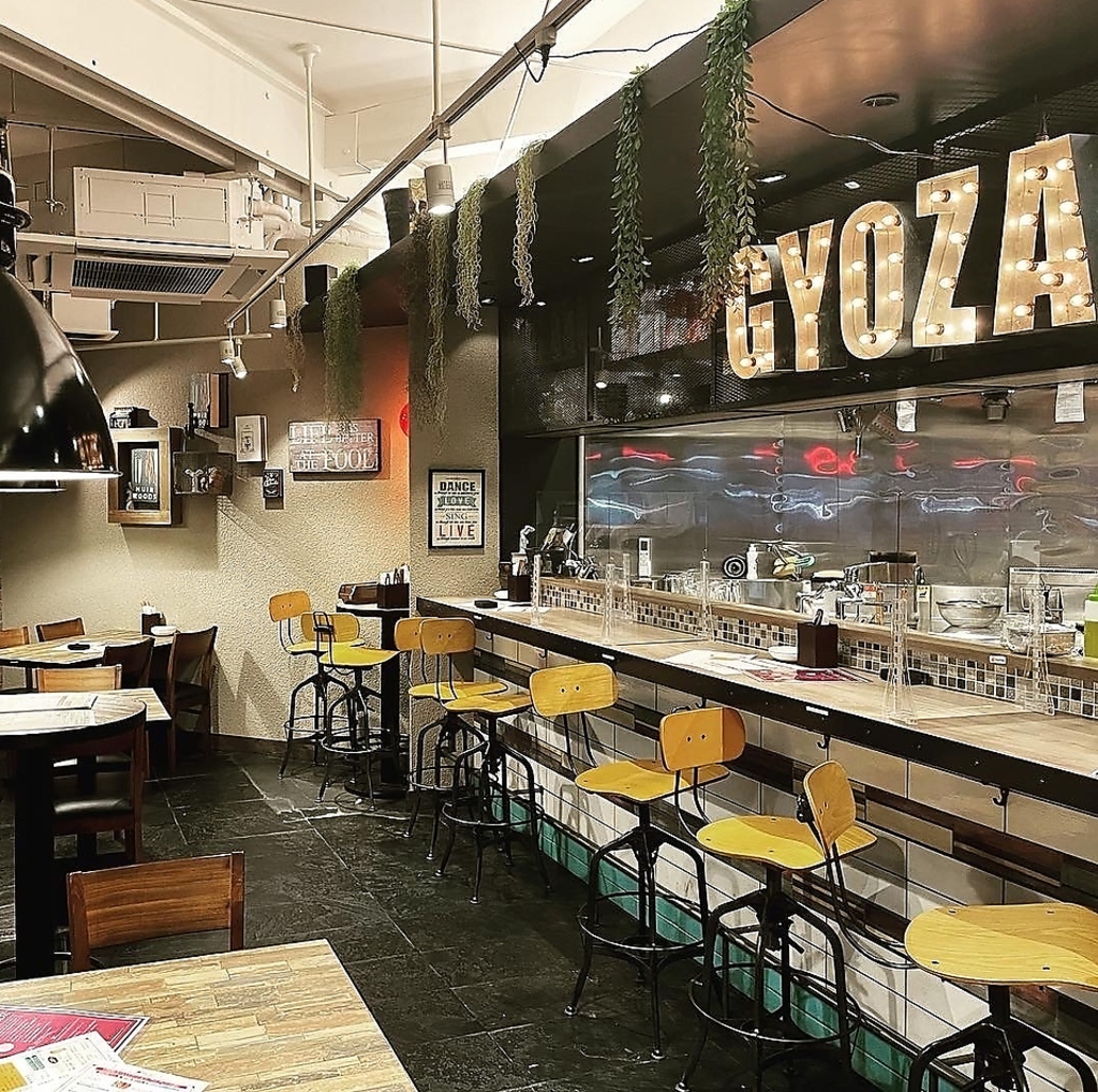 デザイナー監修のお洒落な店内♪忘新年会や仕事帰りのサク飲み、デート使いにも是非ご利用ください◎