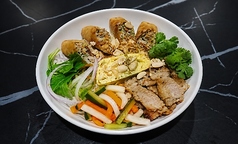豚肉焼きのせベトナム混ぜ麺