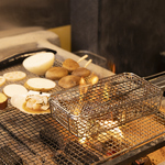 備長炭を使用し、焼き上げるお料理と、豊富なドリンクをお楽しみください♪