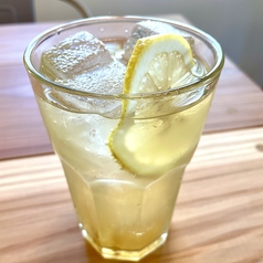 自家製スパイスコーラ。数種類のスパイスときび砂糖