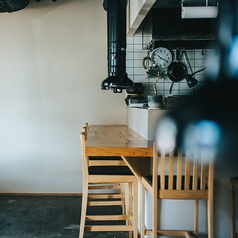 カウンター席を9席ご用意しております。各席にダクトもついており、焼肉独特のニオイも気になりません。