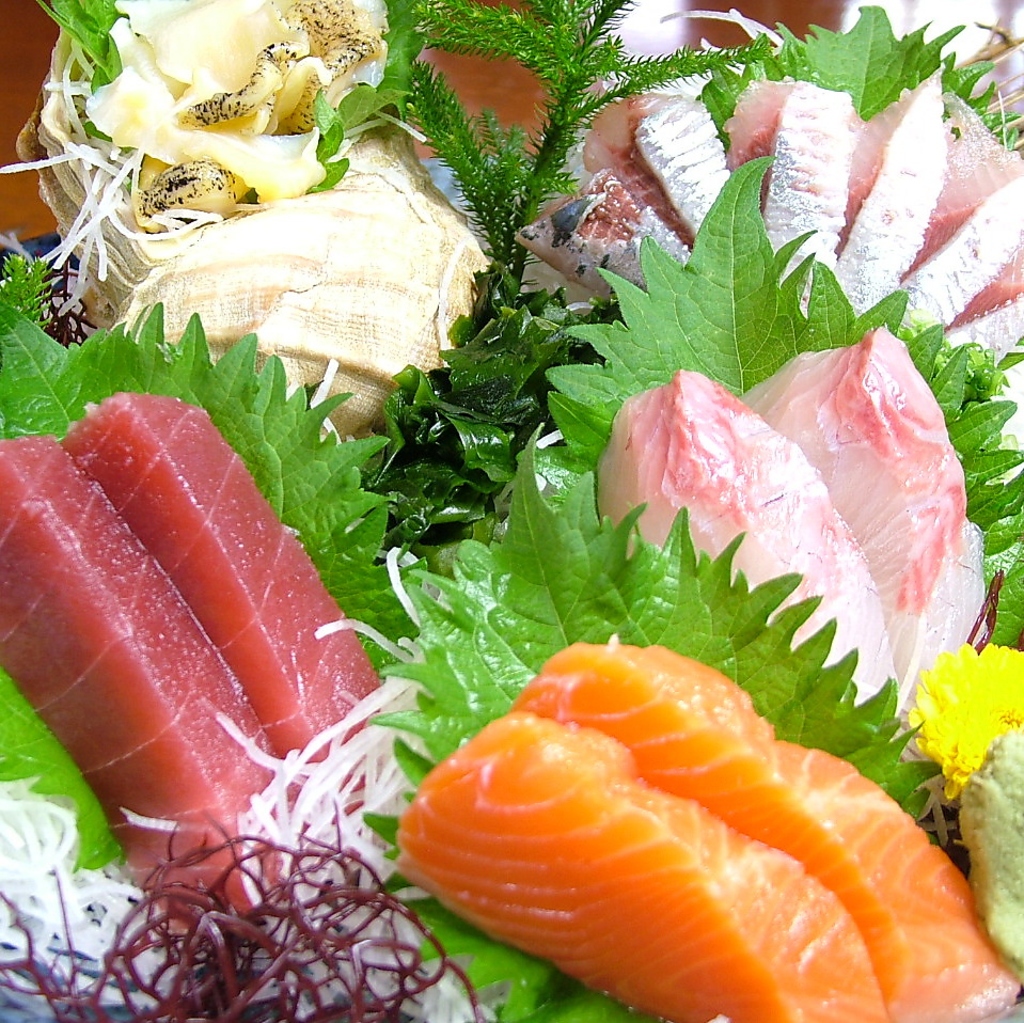 【人気MENU】仕入れたての鮮魚の美味さを体感！豪華お刺身盛り合わせ！