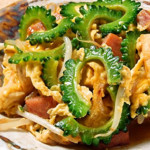 ゴーヤチャンプルー600円(税抜)や沖縄そば600円(税抜)といった沖縄料理も多数ご用意◎