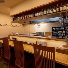 スタッフとの会話も楽しめるお席です。