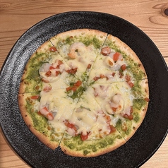 エビアボカドバジルピザ