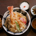 料理メニュー写真 ■野饗天丼［海老2本、いか、魚、旬野菜4種］【Noae Tempura Rice Bowl】