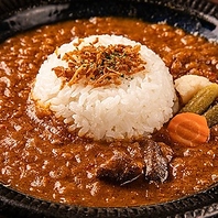 自慢の欧風カレーと自家製燻製をどうぞ！