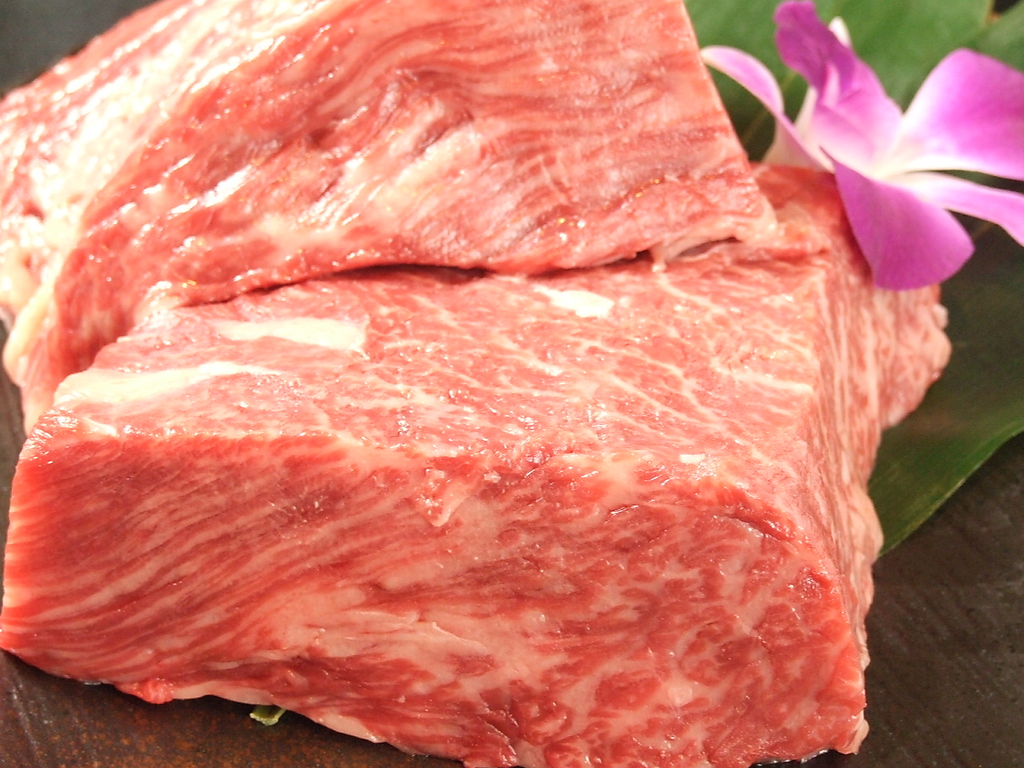 肉質にこだわり厳選された素材を、贅沢にお楽しみ下さい。