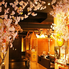 春夏には桜模様、秋冬には紅葉模様の店内。貸切は最大で90名様までの大人数にも対応。サークルの飲み会や会社宴会などの大人数宴会もお任せ♪札幌駅2分とアクセスも抜群！