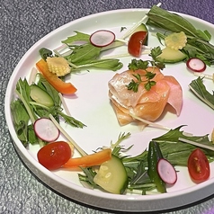 サーモンと季節野菜のカルパッチョ