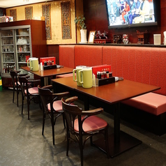 落ち着いてお食事を楽しめる半個室は人気のお席です。