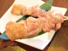 歯応え抜群の地鶏もも串