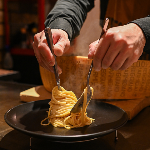 えびす通りビルの4階、そこはグルメな大人が集う鉄板焼きのお店・・・