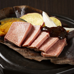 厚切り牛たん朴葉焼き