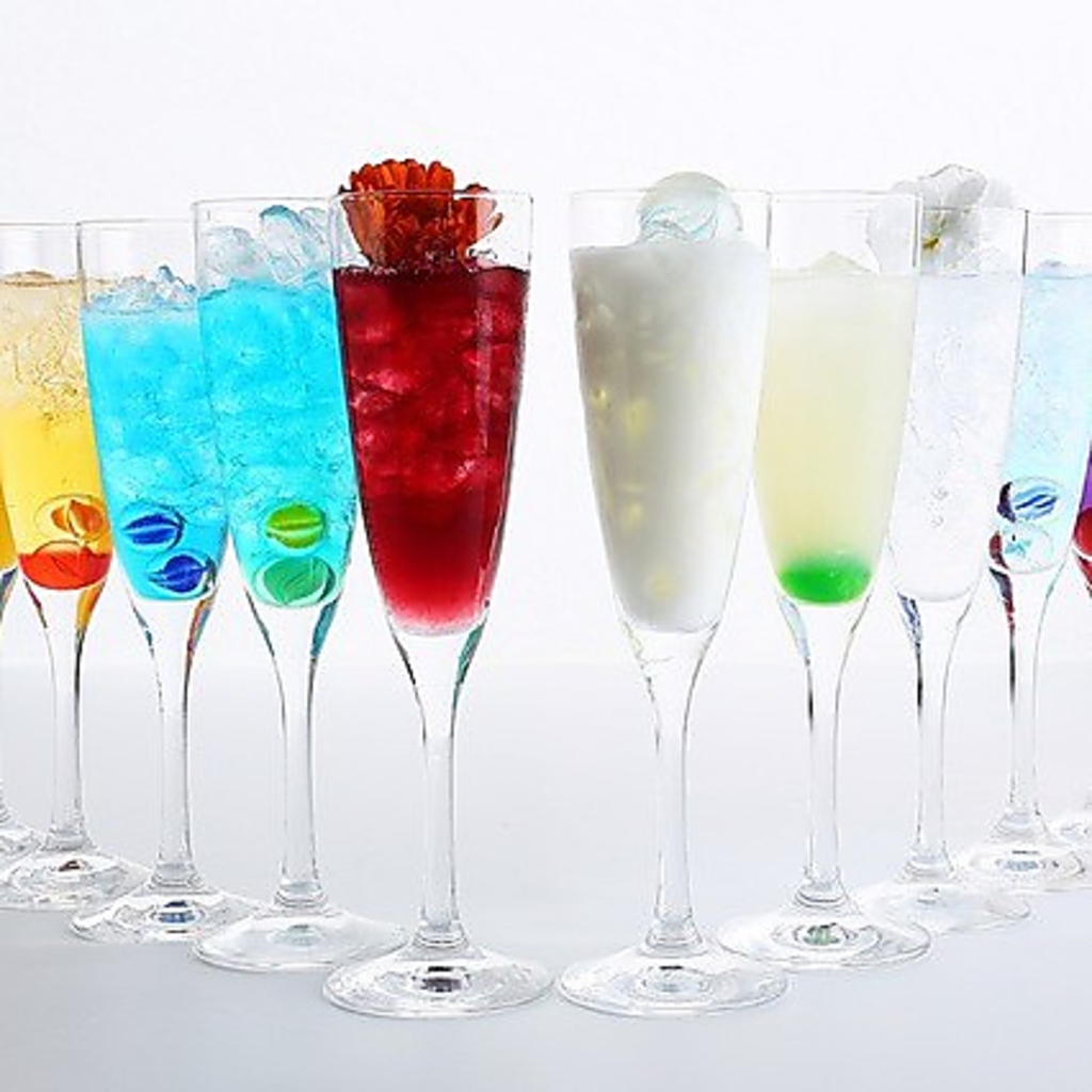 夜景が見える大パノラマの中、見た目も鮮やかなドリンク豊富☆２軒目のバー利用にもピッタリです