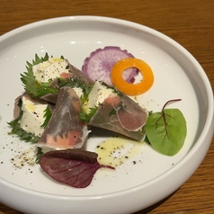 チーズ豆ふの生ハム大葉巻き