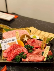 人気メニューのほか、希少部位を堪能できる。贅沢を食べ比べ『ステーキ食べ比べセット』