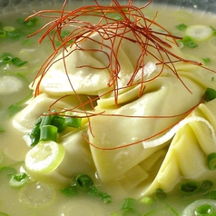 自家製とんこつスープの炊き餃子