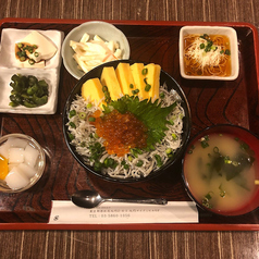 海鮮が自慢♪たっぷりしらす丼はさっぱり食べやすい♪