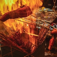 国産の稲藁で目の前で焼き上げる藁焼き