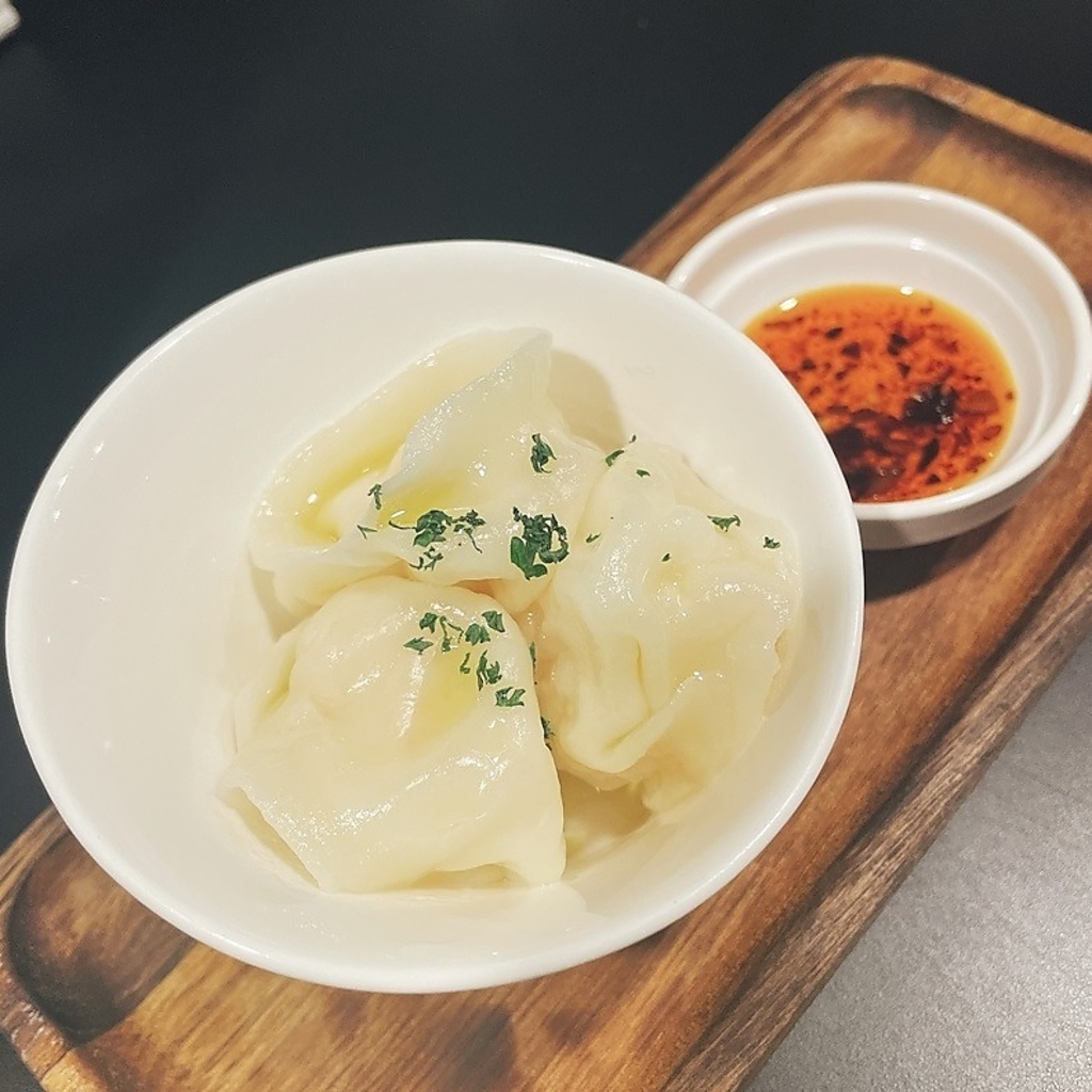 【当店大人気☆全部海老のぷりぷりゆで餃子】ちゅるんとモチっと食感ぷりぷりで病みつきになる逸品！