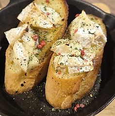 焼きカマンベール&ガーリックトースト ハチミツ添え