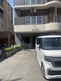 店舗前に一台駐車場あります。