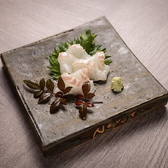 炭火焼きや天ぷらなどの他にも、お刺身も旬のものをご用意しております。