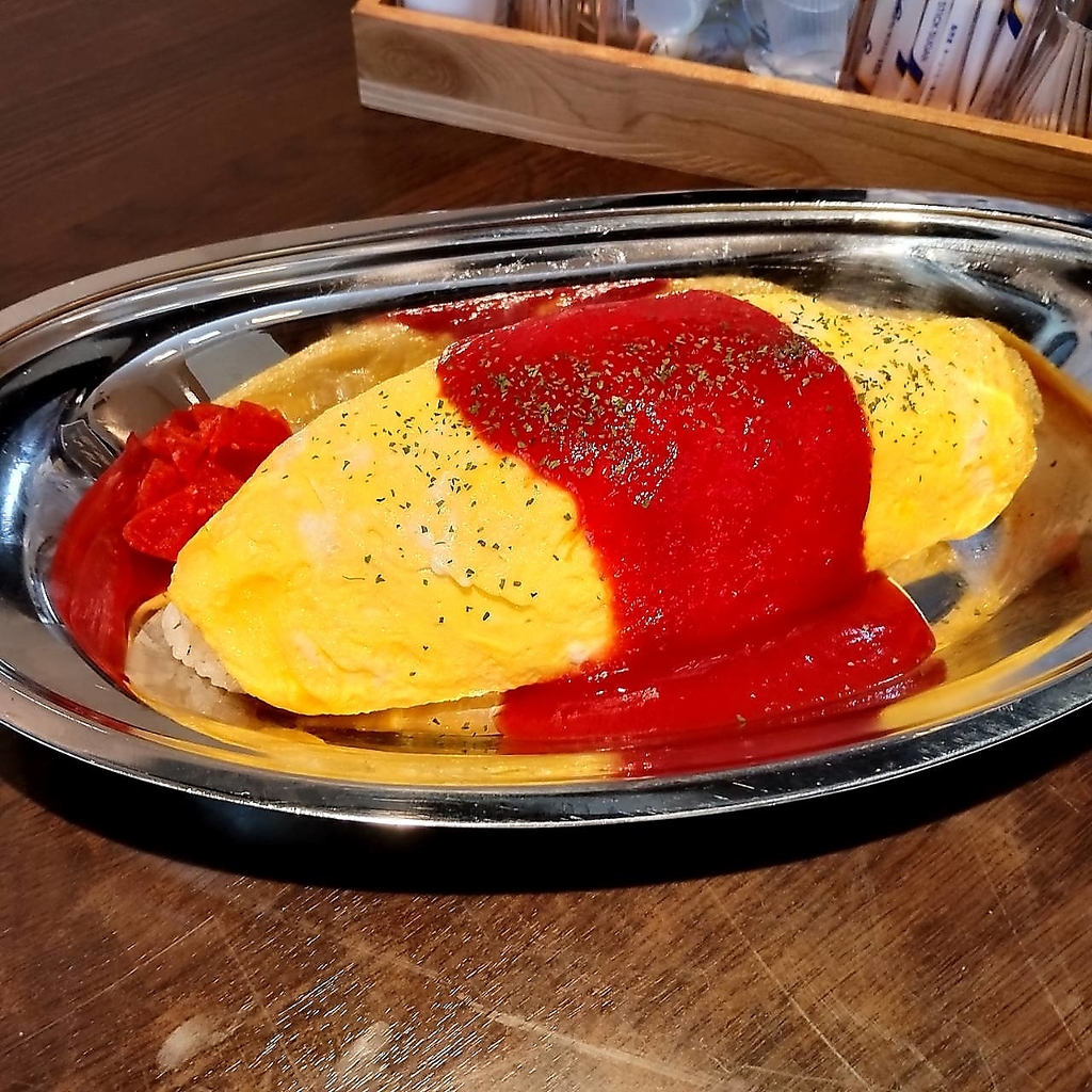 「オムライス」や「ナポリタン」「ピザトースト」など、喫茶定番メニューをご用意しております♪