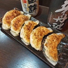 溢れる肉汁！本場四川の味を堪能する「手作り餃子」の写真