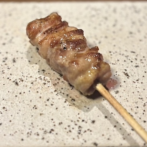 伊達鶏、信玄鶏を中心に上物備長炭で焼き上げる新鮮野菜と本格焼鳥