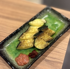 焼きズッキーニの炭火焼き 鯛ワタの塩辛と生七味