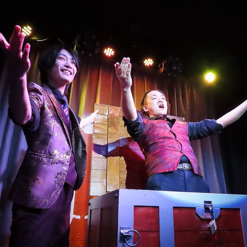 【誕生日に“魔法”のサプライズ】マジシャンによる本格ショー付きディナー