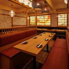 まったりとお話するのもワイワイ盛り上がるのも使い方はお客様次第！おしゃれな店内となっておりますので周りを気にせずお楽しみいただけます！お席のご要望などございましたらお気軽にお電話でお問い合わせくださいませ！