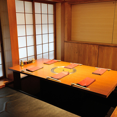 2名様～6名様掛けの掘りごたつをご用意しております◎少人数でのご家族のお集まりや、親しいご友人との会食に最適。プライベートな空間で会話も弾みます♪