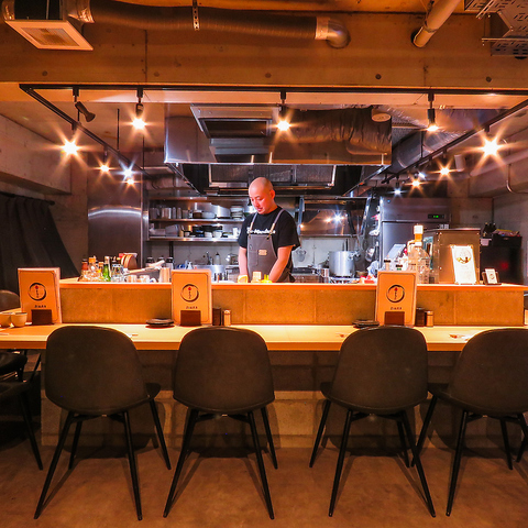 洗練された空間でお酒と極上串焼きを堪能