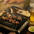 【ロースターで焼肉★】落ち着きある雰囲気の店内ではロースターを用いて香ばしく仕上げる焼肉を心ゆくまでご堪能いただけます。群馬から届く新鮮なホルモンや選りすぐりの赤城牛など上質なお肉を焼き上げる豊かな時間を演出。煙を気にせず快適にお食事を楽しめる工夫を施した空間でゆったりお過ごしいただけます。