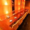 合コンや女子会、接待におすすめのテーブル個室をご用意しております。ダウンライトが大人の空間を演出致します。当店自慢のお食事をごゆっくりお楽しみいただける個室となっておりますので、ご希望のお客様はご予約がおすすめです♪