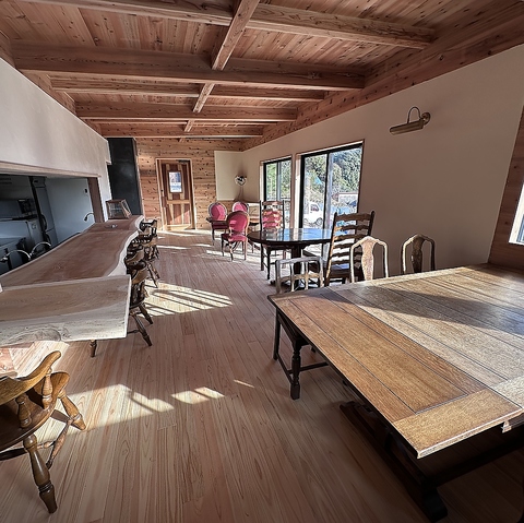 シェフおまかせ創作料理をコースで楽しめる