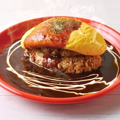 オムロコ(デミグラスチーズソースハンバーグのオムライス)