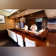 カウンター席で楽しむ素敵な時間