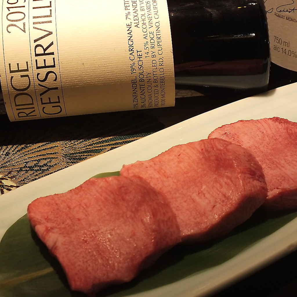 一頭から2人前しか取れない特選和牛タン芯