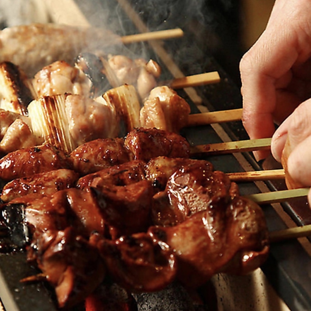 当店の自慢の焼き鳥は、毎日丁寧に一本一本店内で仕込んでいます。
