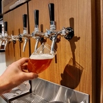 当店自慢のキンキンに冷えた「自社醸造クラフト生ビール」はいかがですか？お酒好きさん必見です！