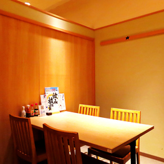 半個室風の空間は、じっくり語りたいご友人同士の飲み会にもぴったりです。