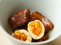 料理メニュー写真 沖縄紅豚の角煮と玉子