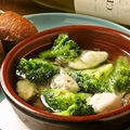 料理メニュー写真 牡蠣とブロッコリーのアヒージョ
